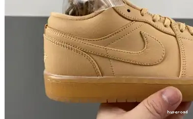 Hyperoad Jordan Vanilla “Pale Sand” SE Low 1 Air 0703